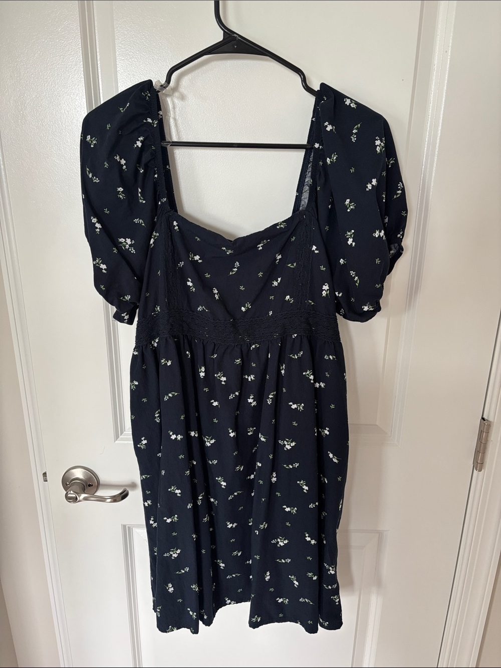 Celebrity Pink Navy Floral Puff-Sleeve Dress